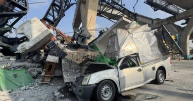 พระราม 2 ระทึกซ้ำ เครนลอนเชอร์ถล่มกลางถนน สะท้อนวิกฤตความปลอดภัยก่อสร้างไทย